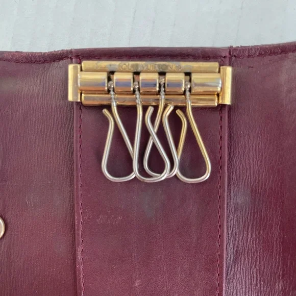 LOUIS VUITTON burgundy Vernis key holder - Picture 6 of 10